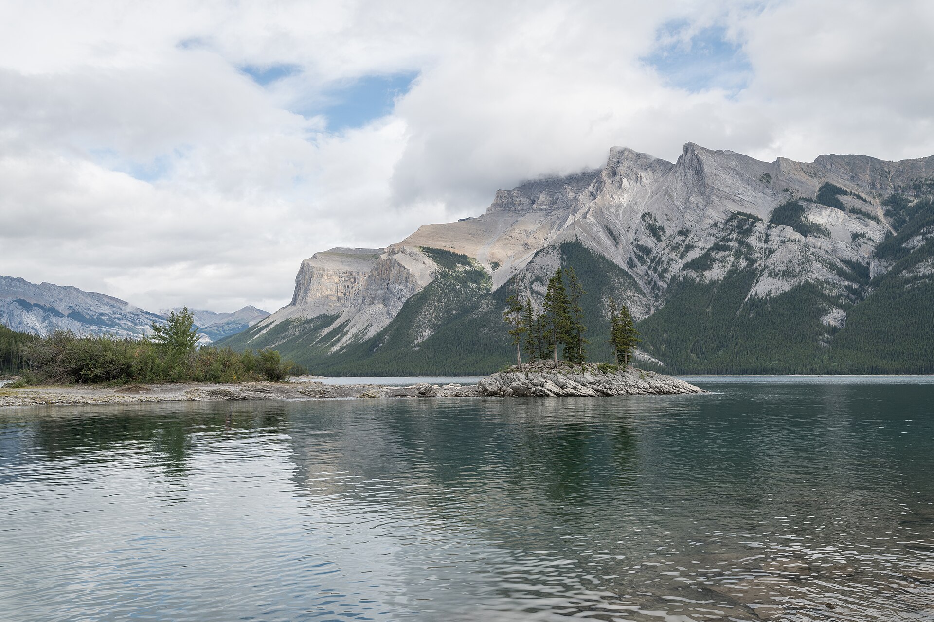 Lake Minnewanka, Canada
